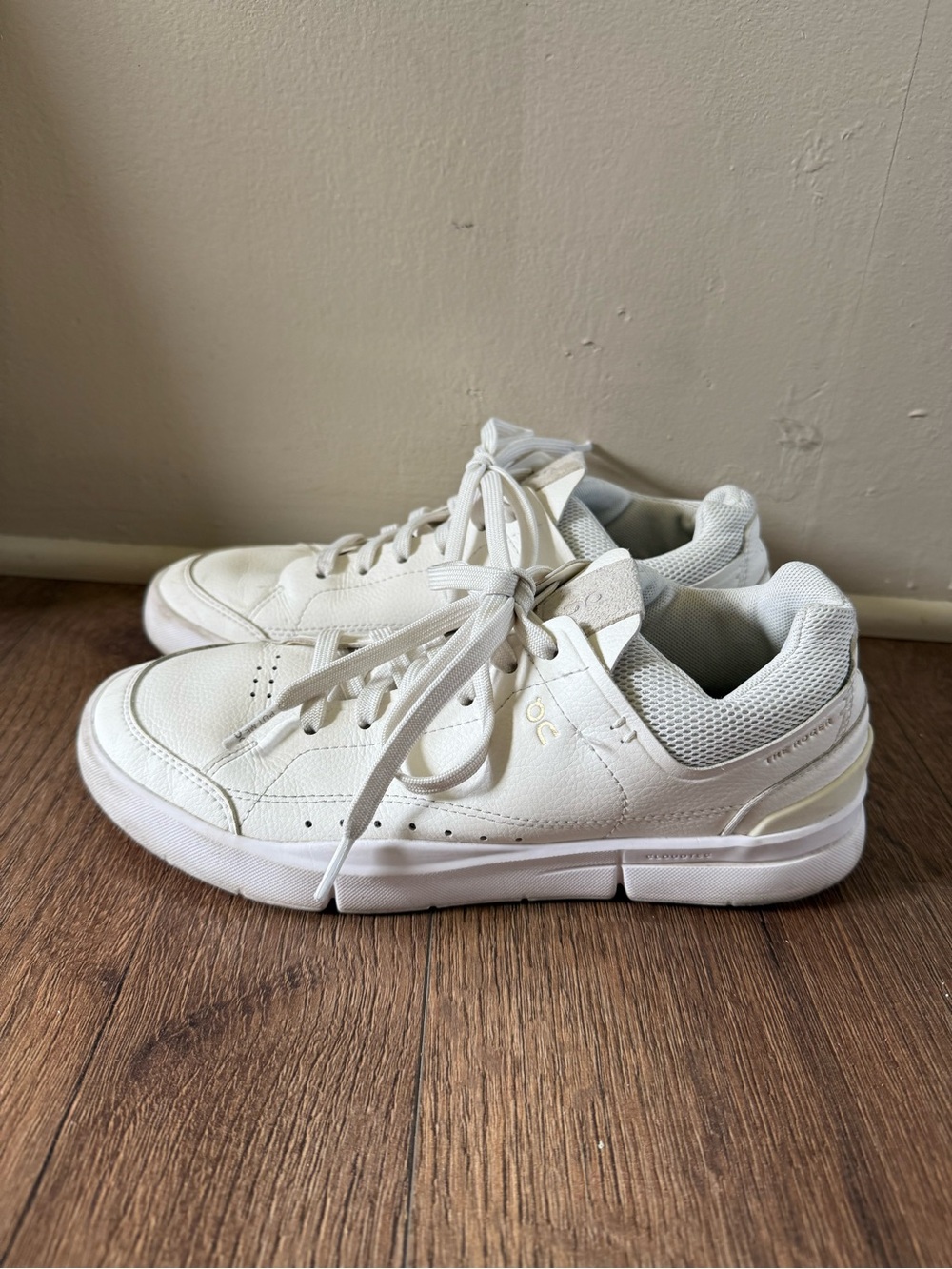 On Cloud The Roger White Low-top Sneakers Women’s Size 7.5
